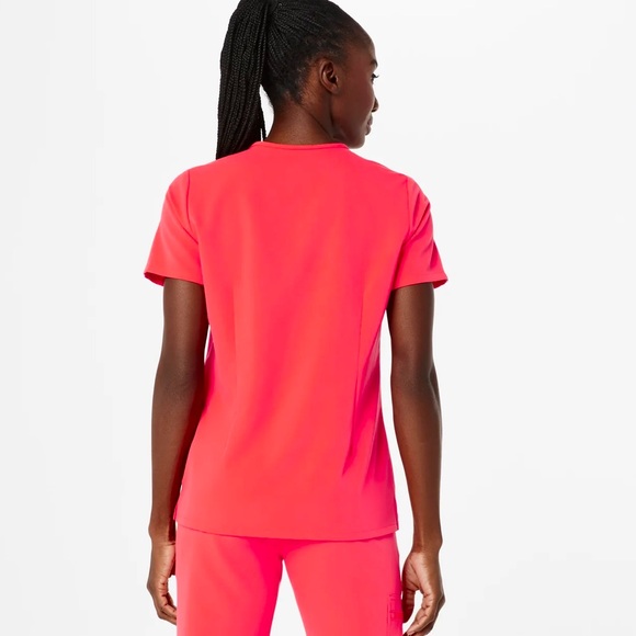 Hot Coral like new Figs scrub top Catrina size Small - Picture 2 of 8